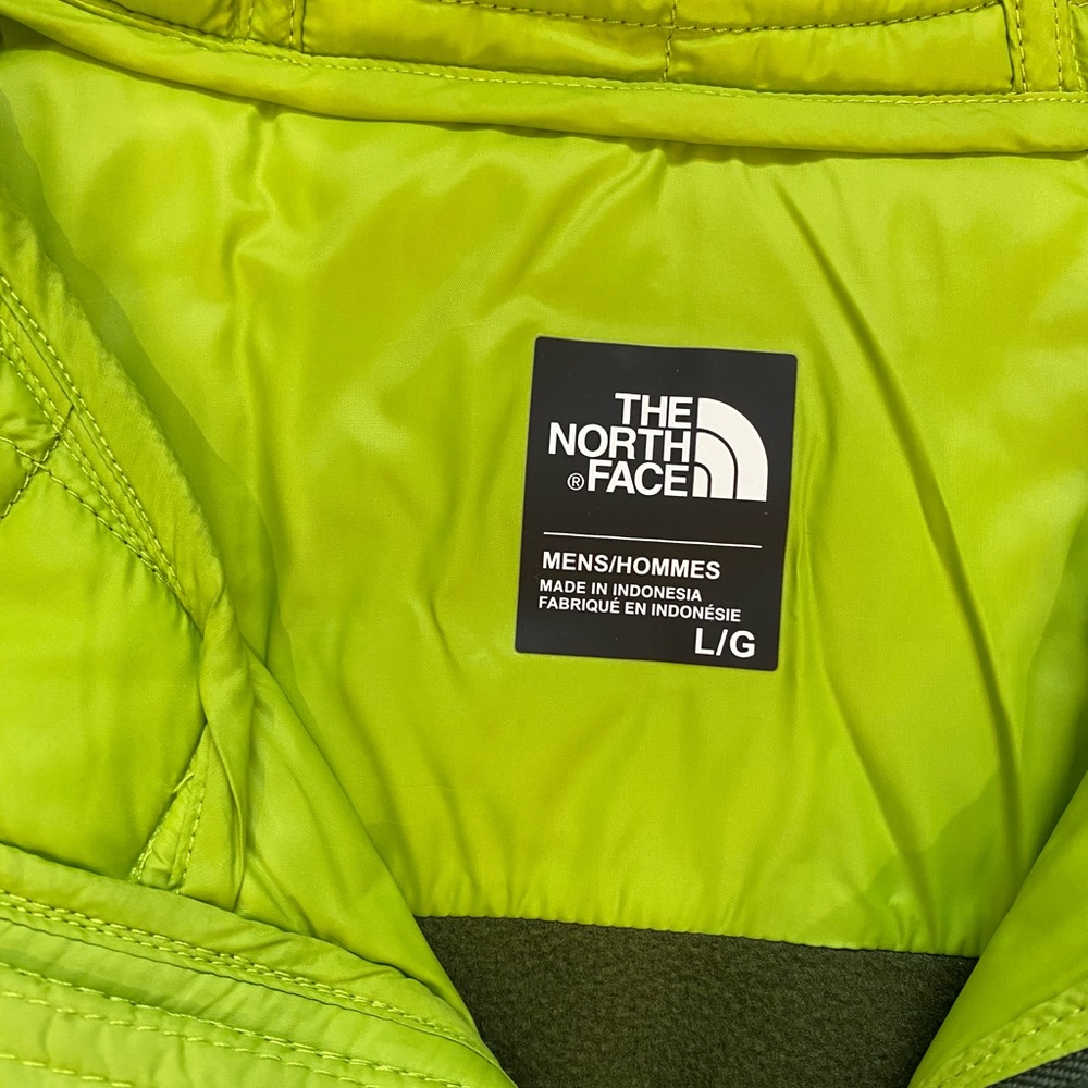 The North Face Shell-Style Jacket. Large - image 4